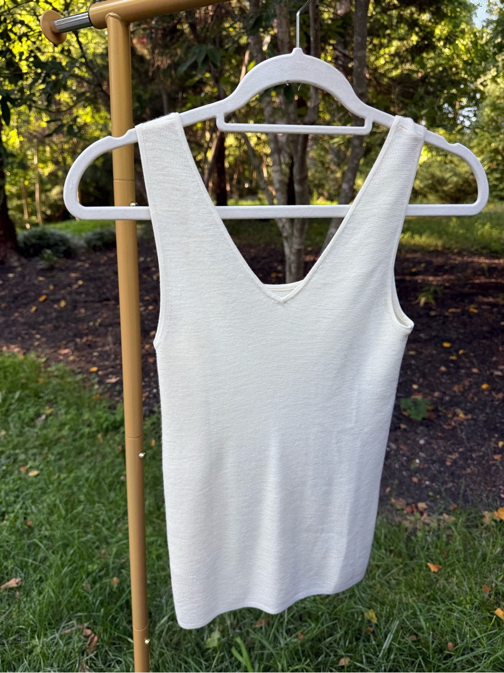 Sleeveless V-Neck Knit Tank Top - White